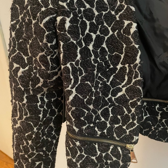 Marciano blazer in size 2. New with tags. - Picture 4 of 11